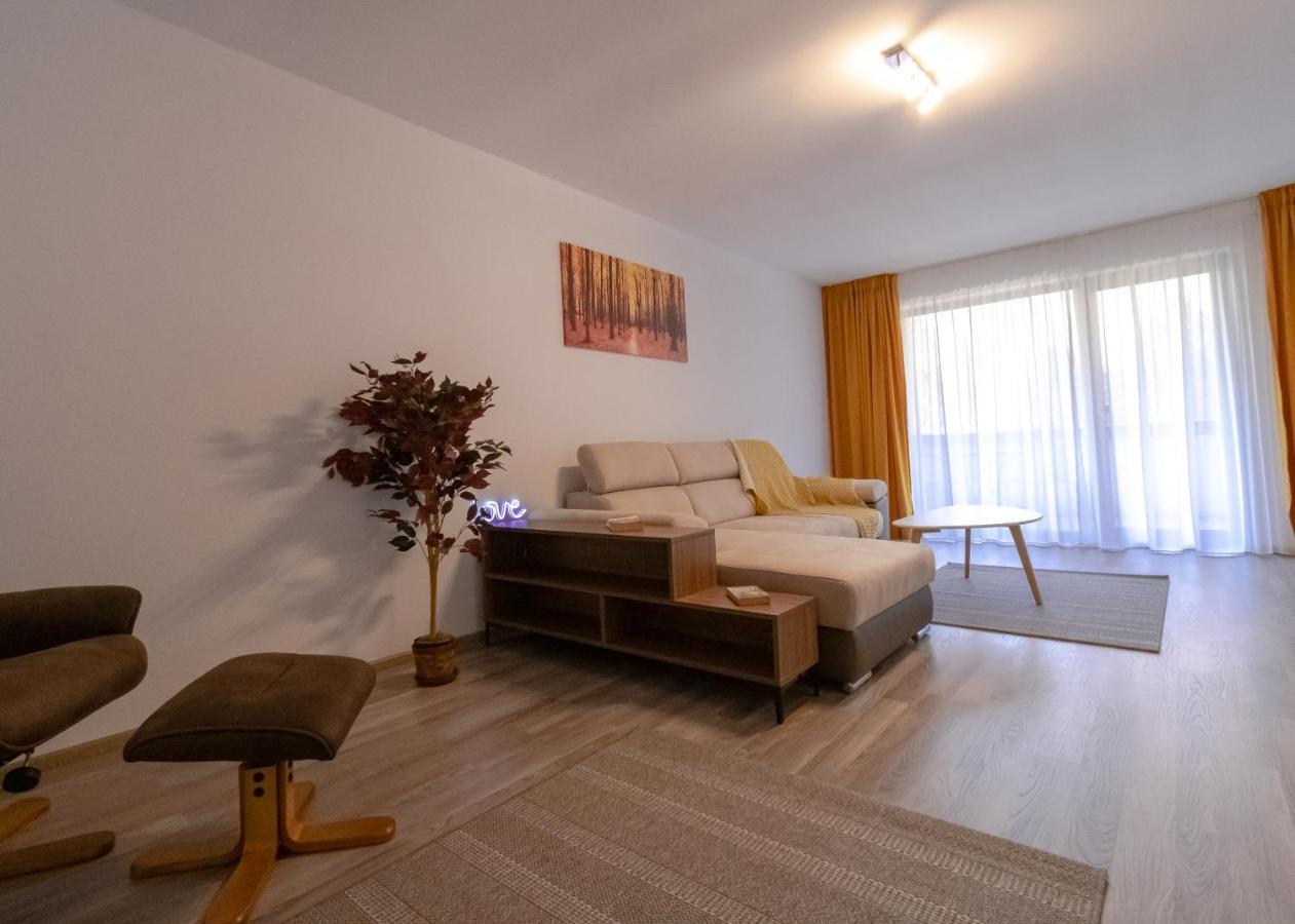 Transylvanian Apt. W/ Lrg. Terrace And Parking - Karpatenhaus Braşov Exteriör bild