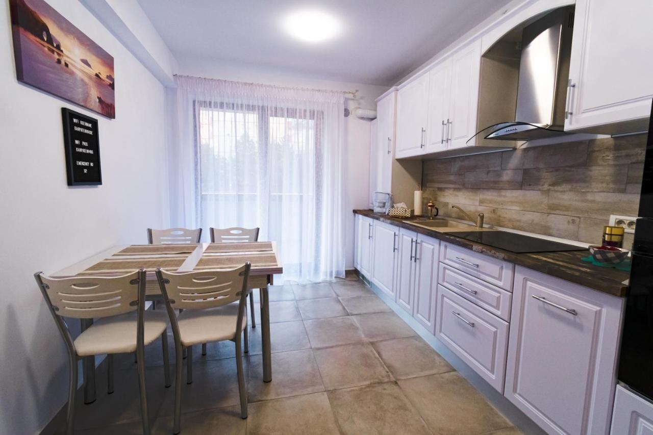 Transylvanian Apt. W/ Lrg. Terrace And Parking - Karpatenhaus Braşov Exteriör bild